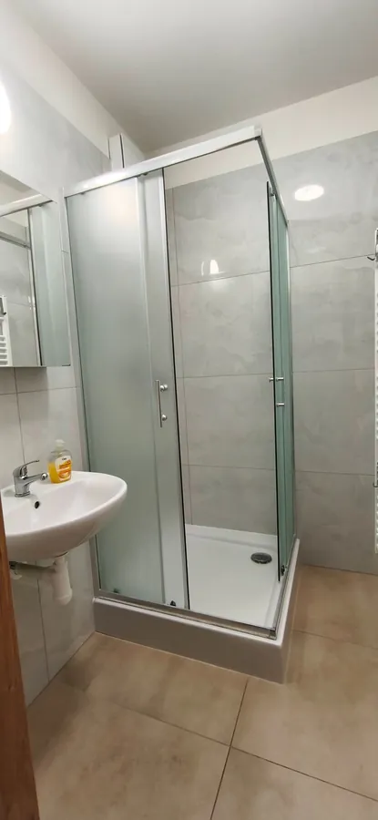Kúpeľňa so sprchovacím kútom